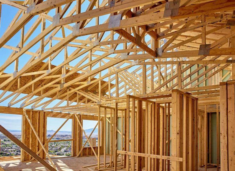 Jak stworzyć stabilną i wytrzymałą konstrukcję dachu?