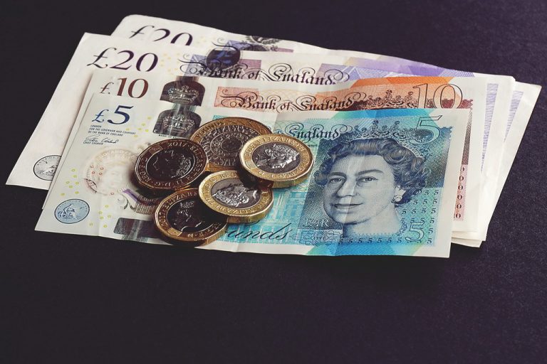 Jak wybrać najlepszego doradcę finansowego w 2025 roku?